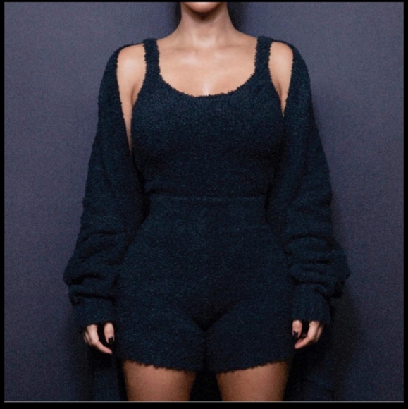 SOLD**SKIMS Cozy Knit Shorts - Picture 4 of 5